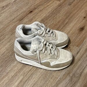 NIKE AIR MAX Beige Casual Sneakers